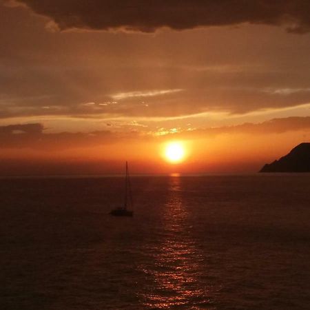 Ca'La Luna - In Centro Con Terrazza Riomaggiore Kültér fotó